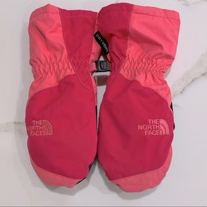 The North Face girl’s waterproof mittens/gloves